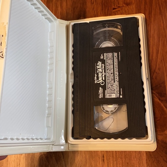 Disney Snow White and the seven dwarfs VHS - Picture 2 of 2